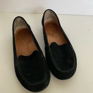UGG driving mocassins size 8